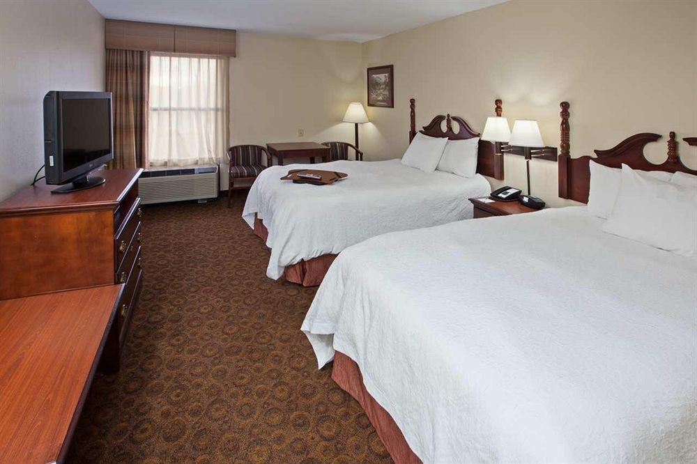 Hampton Inn Dickson Exteriör bild