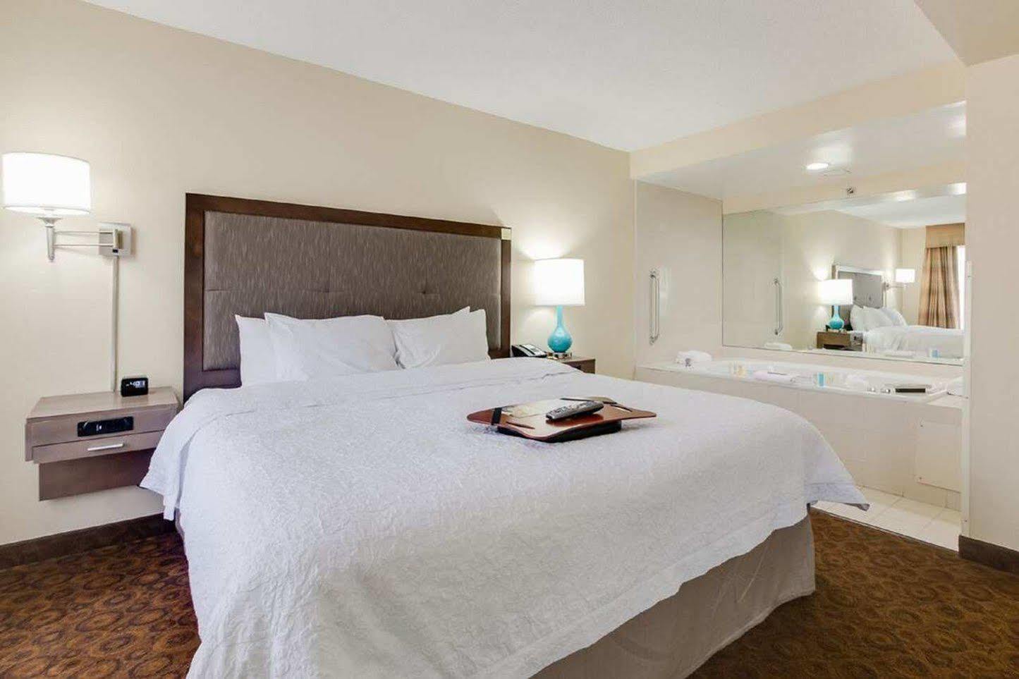 Hampton Inn Dickson Exteriör bild